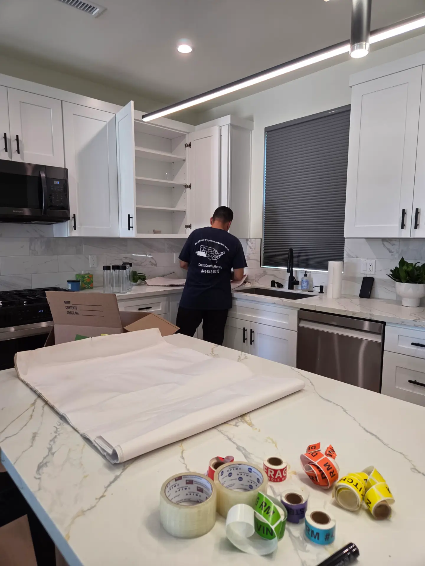 Cross Country Moving loading service for Miami-bound move